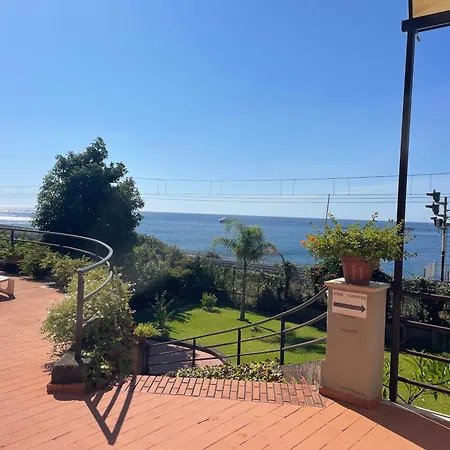 Coco Noir דירה טאורמינה